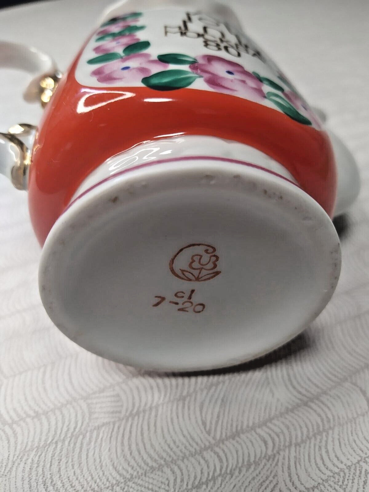 Olympic Games 1980 teapot lid with scalloped flower rim and gold bud finial – detail 6