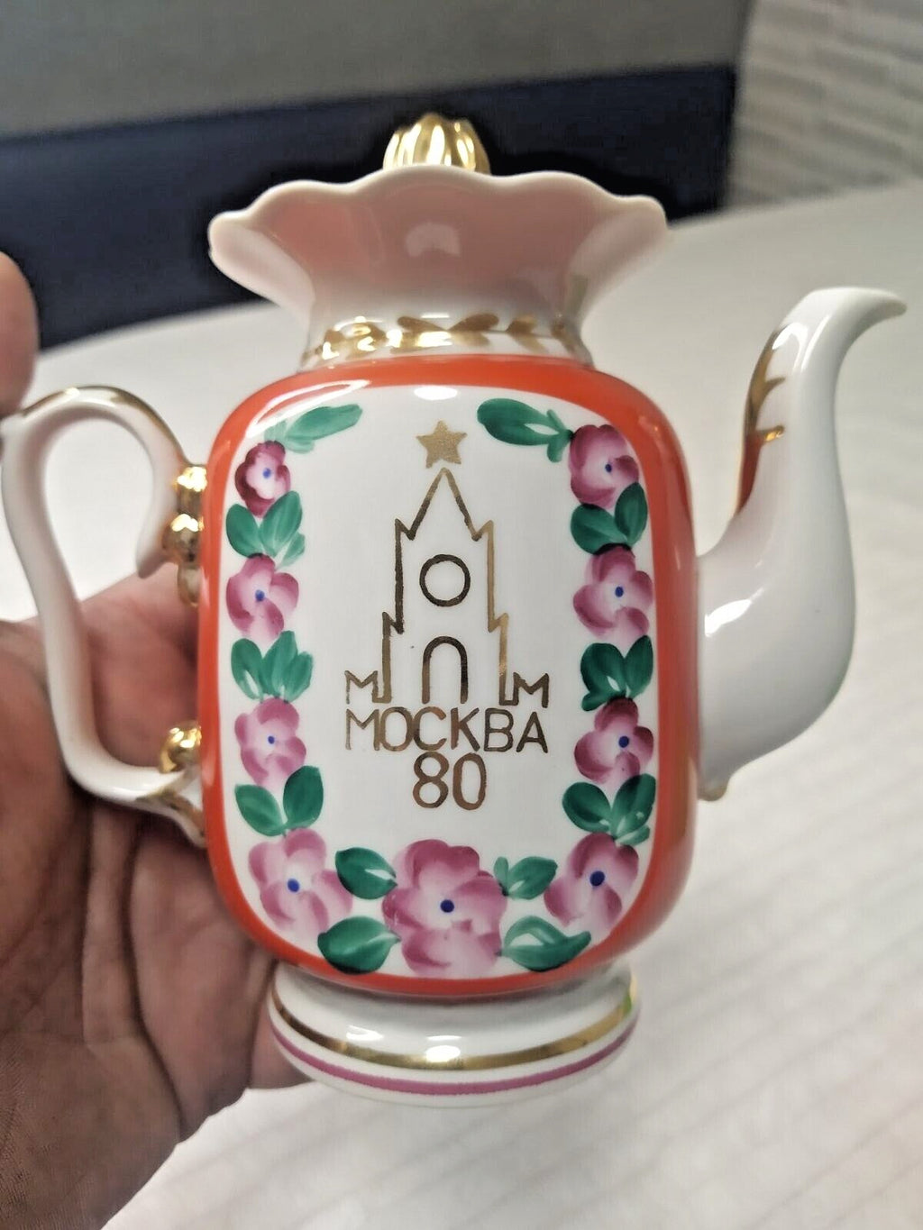 Soviet porcelain teapot back side with gold Spasskaya Tower and MOSCOW 80 text – detail 8