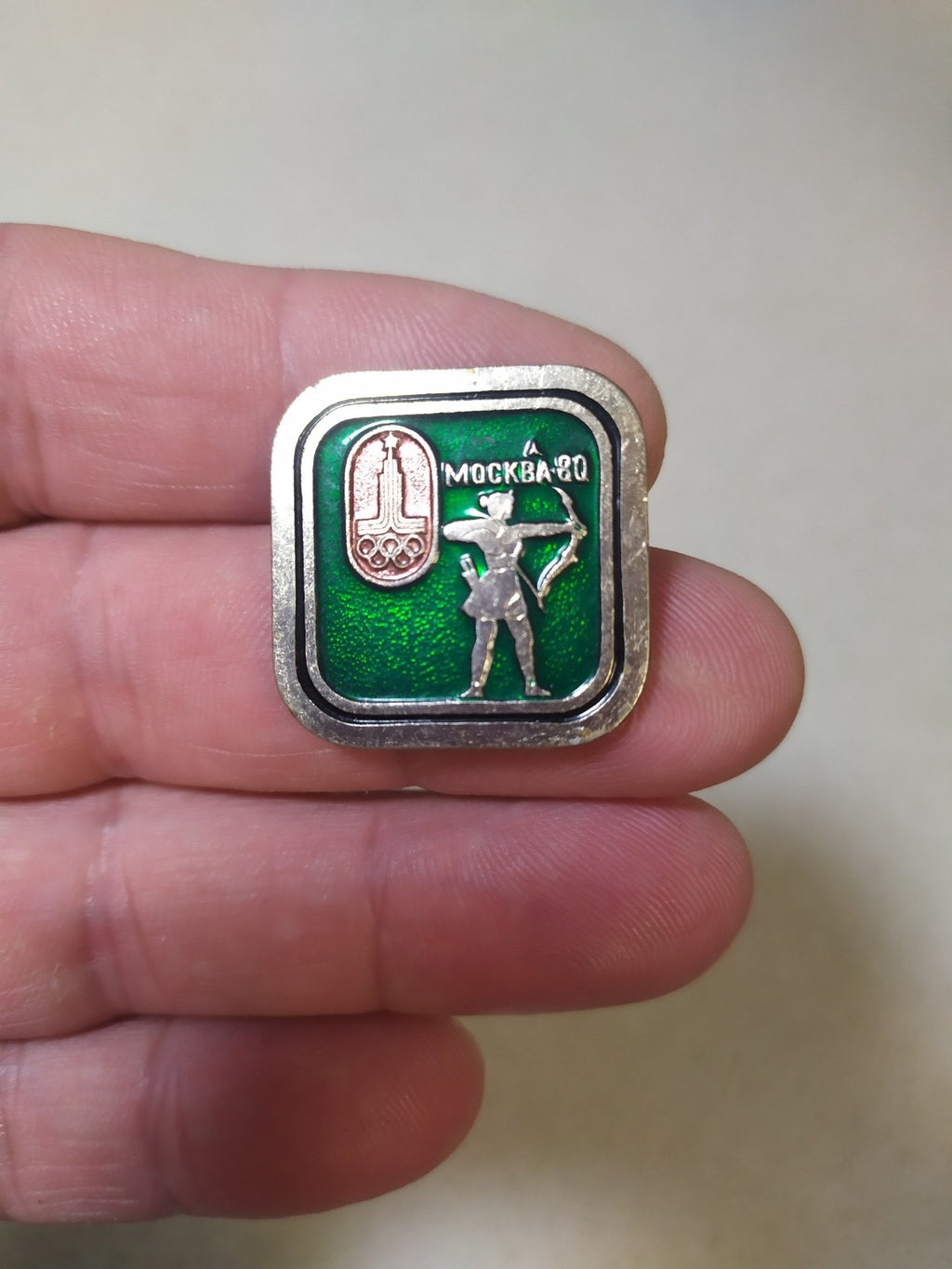 Soviet Olympic archery pin, front view