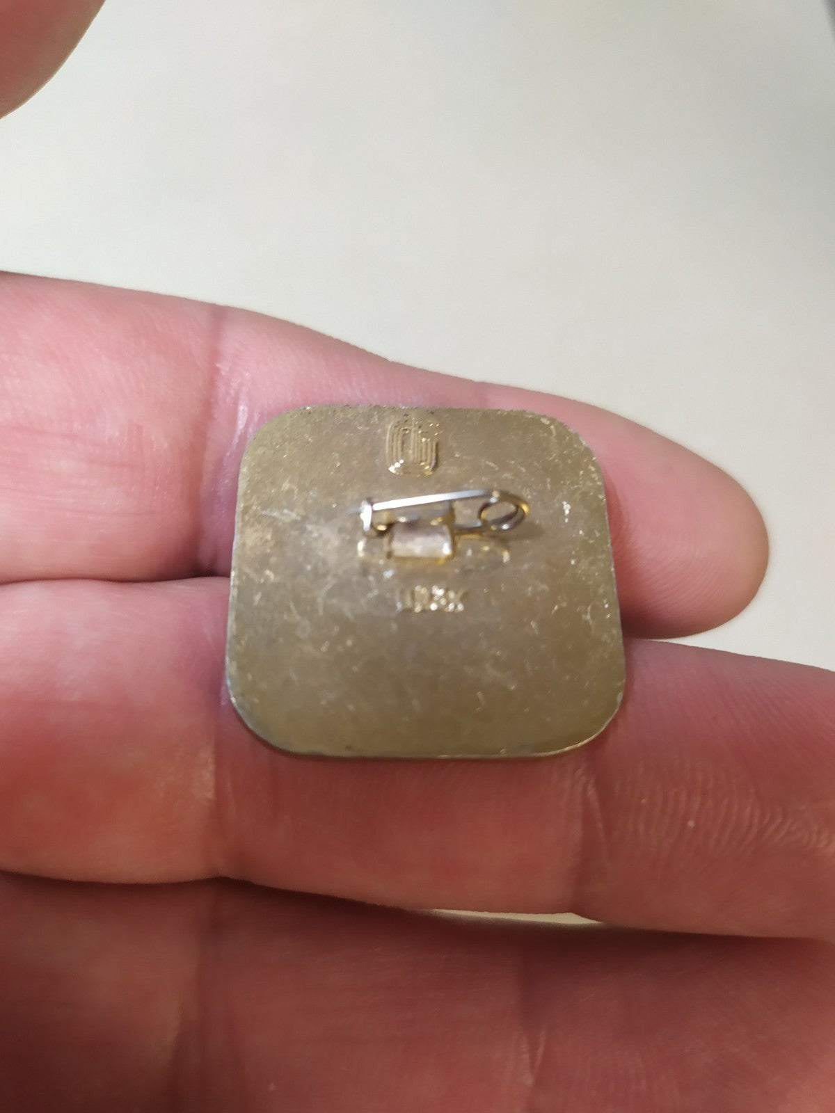 Back of the Moscow 1980 Olympic archery pin