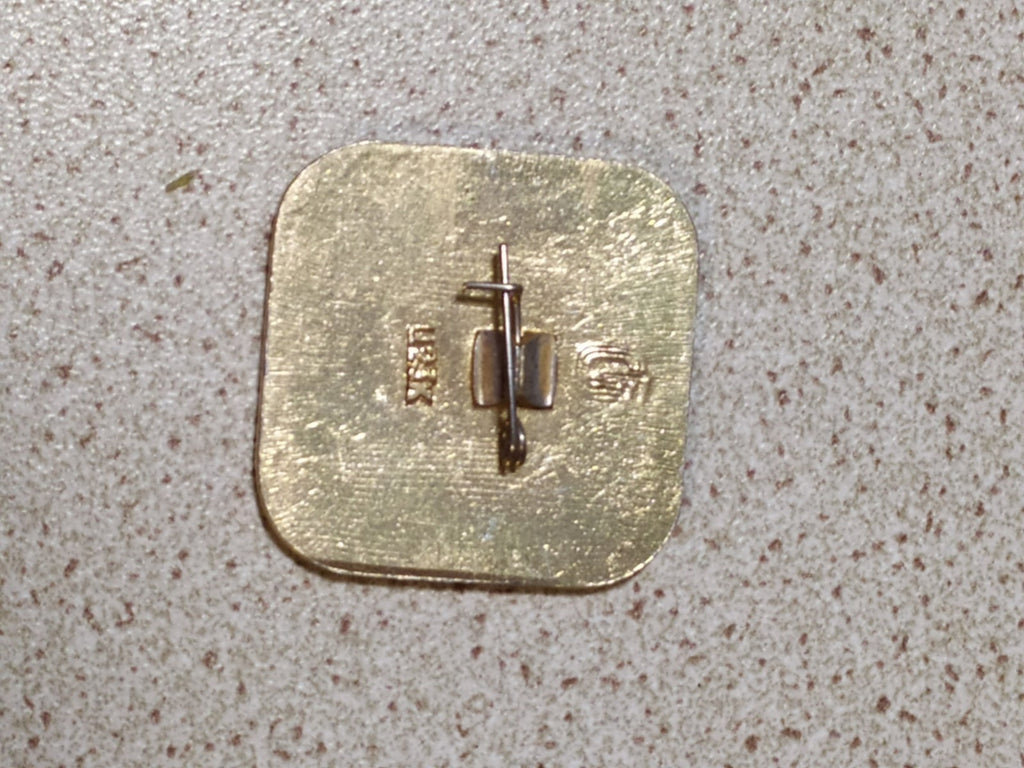 Soviet Olympic pin with gymnast on the bar – detail 5