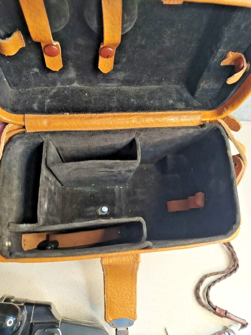 Vintage 8mm movie camera with original leather hard case – detail 12