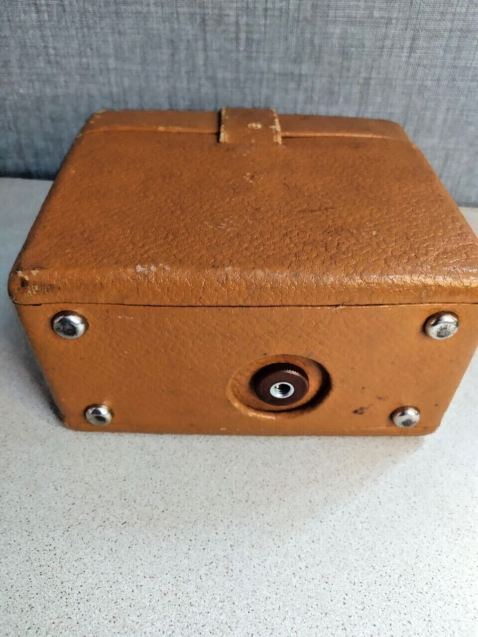 Vintage 8mm movie camera with original leather hard case – detail 15