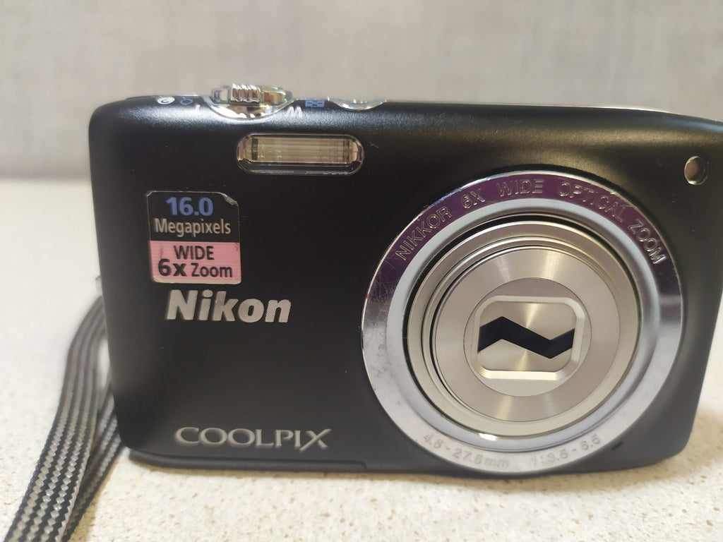 Nikon Coolpix S2700 with original red Nikon protective case
