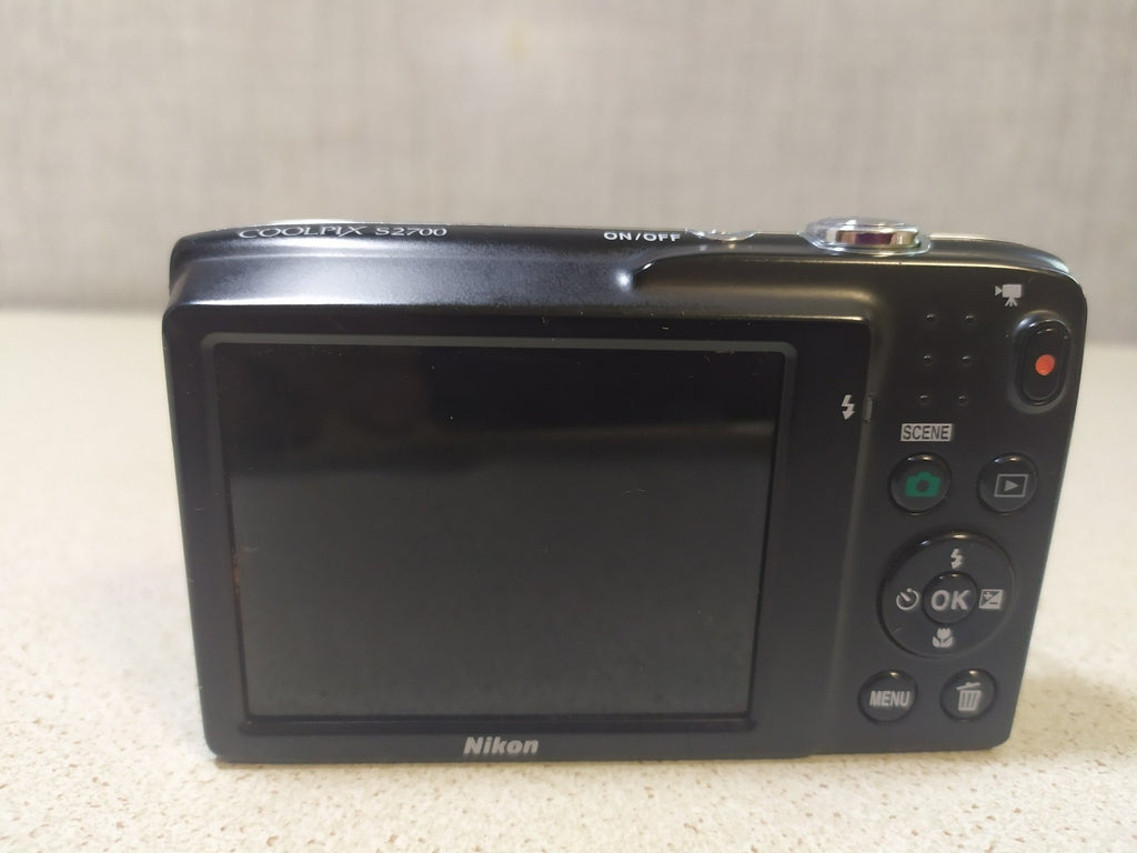 Nikon Coolpix S2700 with original red Nikon protective case – detail 8