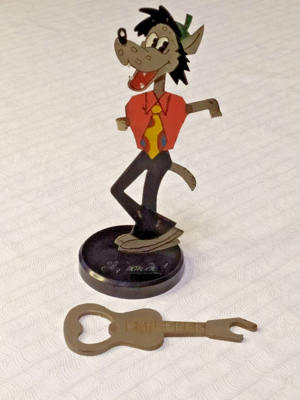 Soviet era collectible Wolf figurine with removable guitar bottle opener – detail 5
