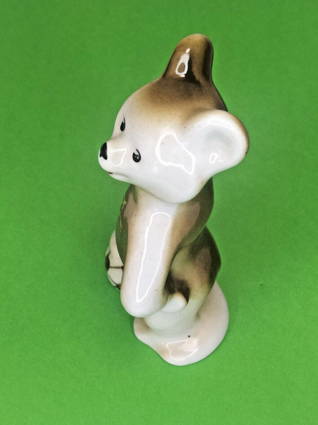Soviet porcelain footballer figurine from Polonne Art Ceramics Factory – detail 5