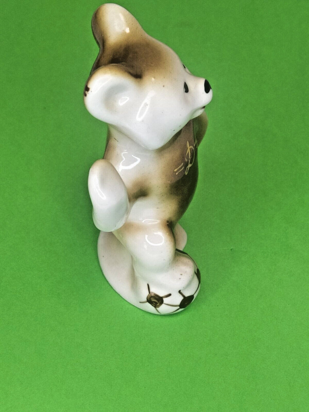 Soviet porcelain footballer figurine from Polonne Art Ceramics Factory – detail 8