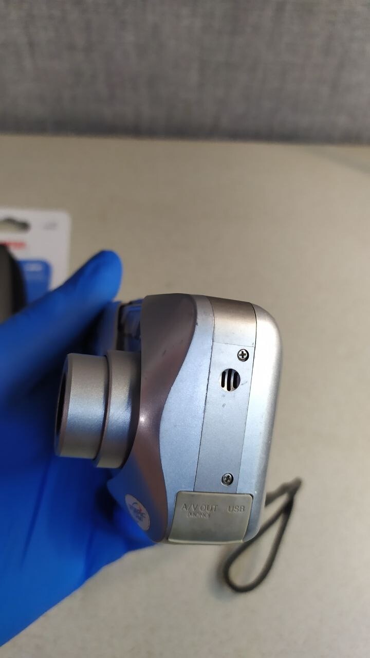 Vintage Olympus digital camera with sliding lens cover – detail 14