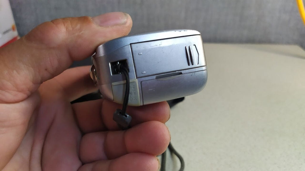 Vintage Olympus digital camera with sliding lens cover – detail 5