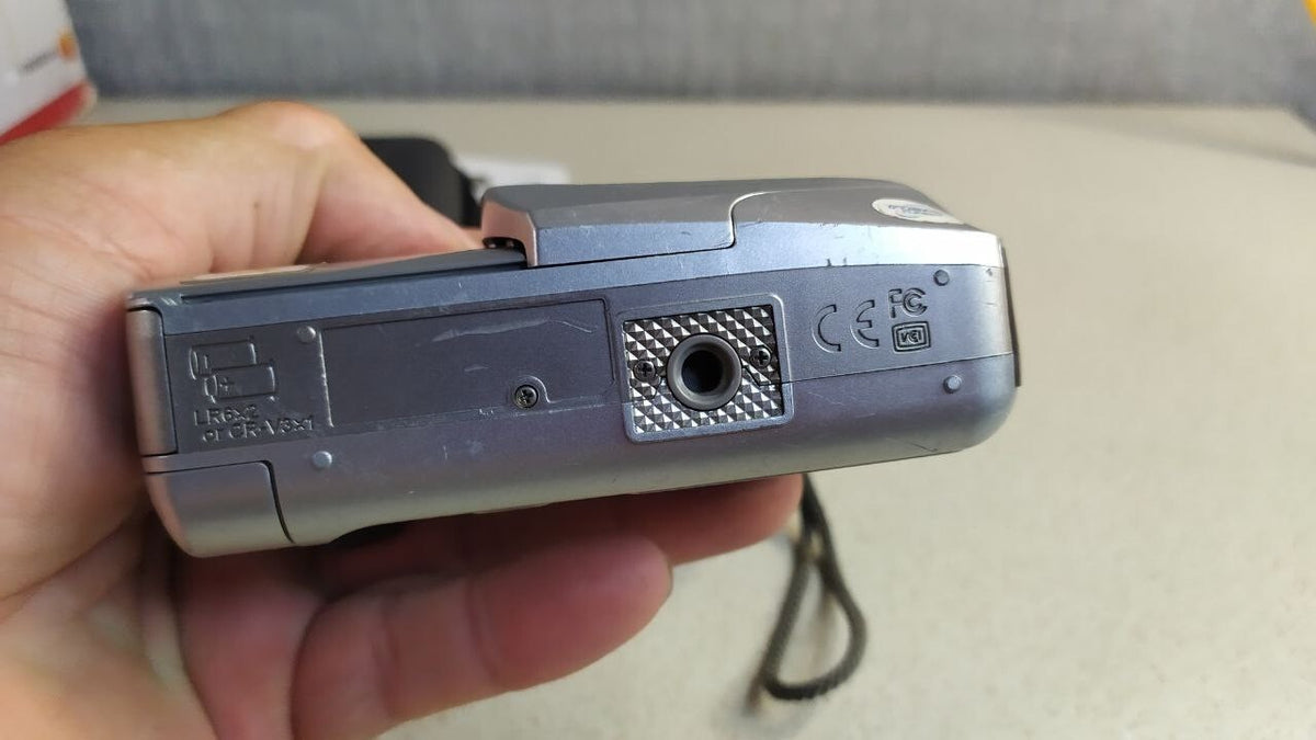Vintage Olympus digital camera with sliding lens cover – detail 8