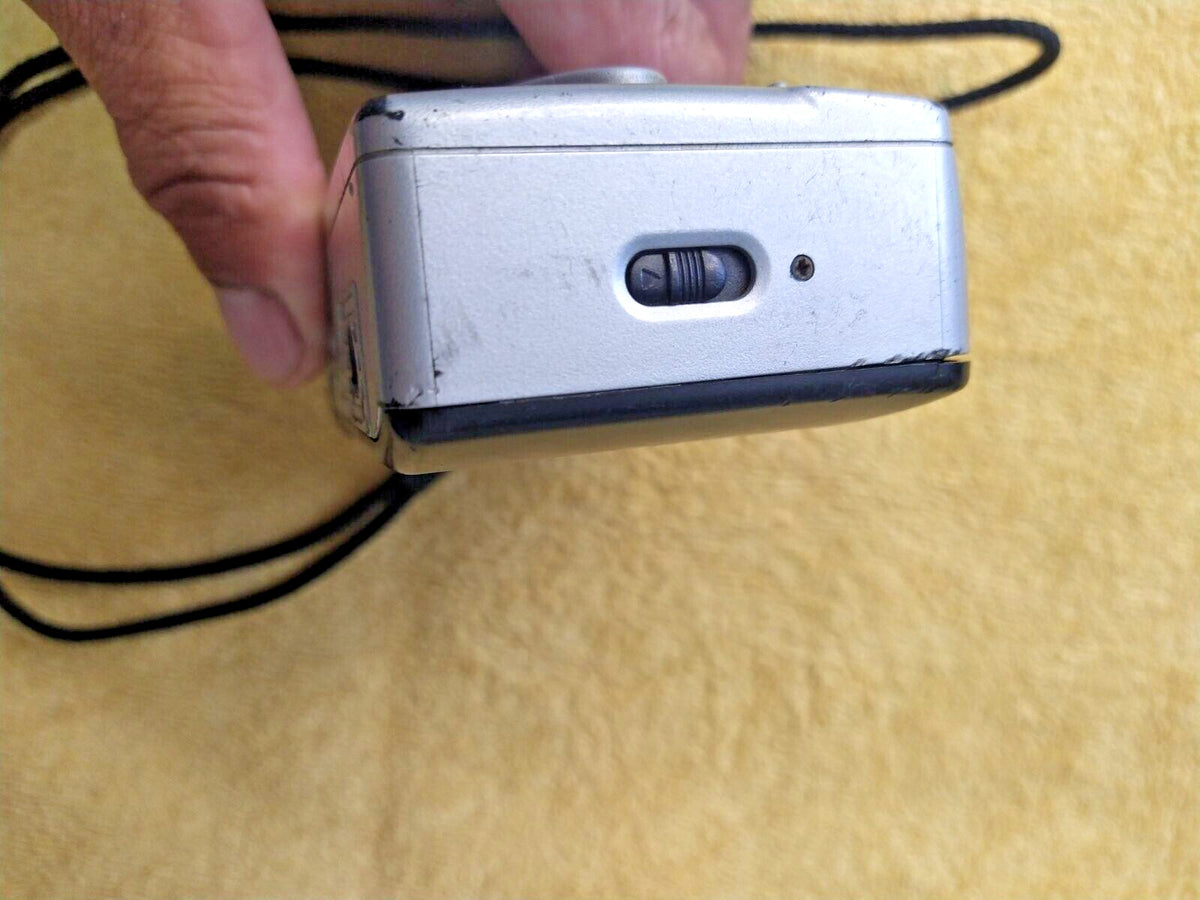 Vintage Olympus Trip film camera with extra-large viewfinder – detail 5