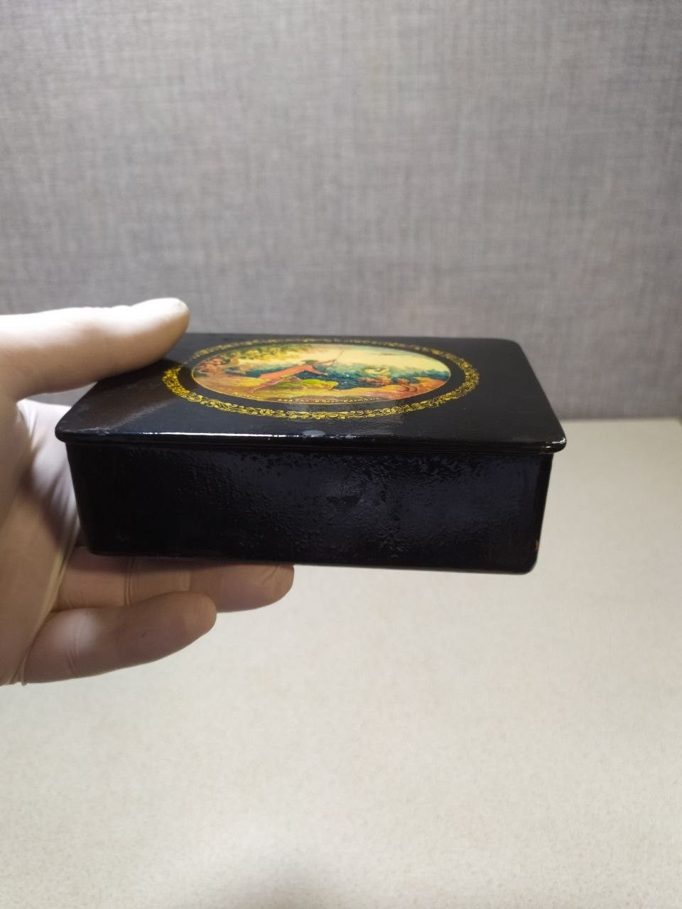 Soviet lacquer box 1950 with gold leaf details