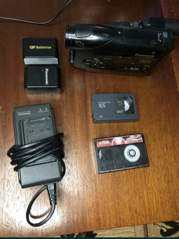 Panasonic NV-R100 VHS-C vintage video camera palmcorder with charger and cassettes