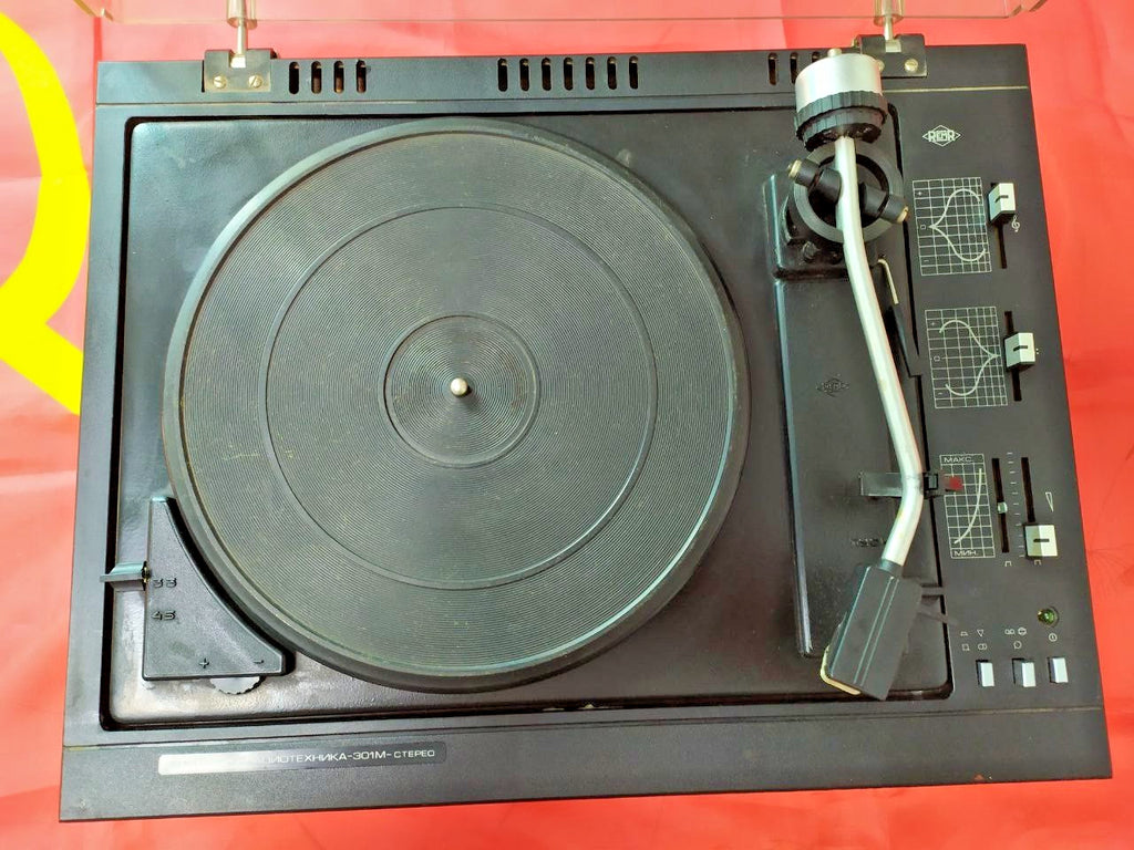 USSR electrophone with built-in amplifier and DIN speaker connectors