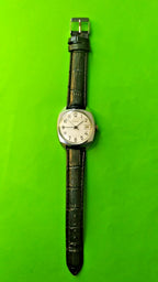 Raketa watch dial with Arabic numerals and date at 3 o'clock