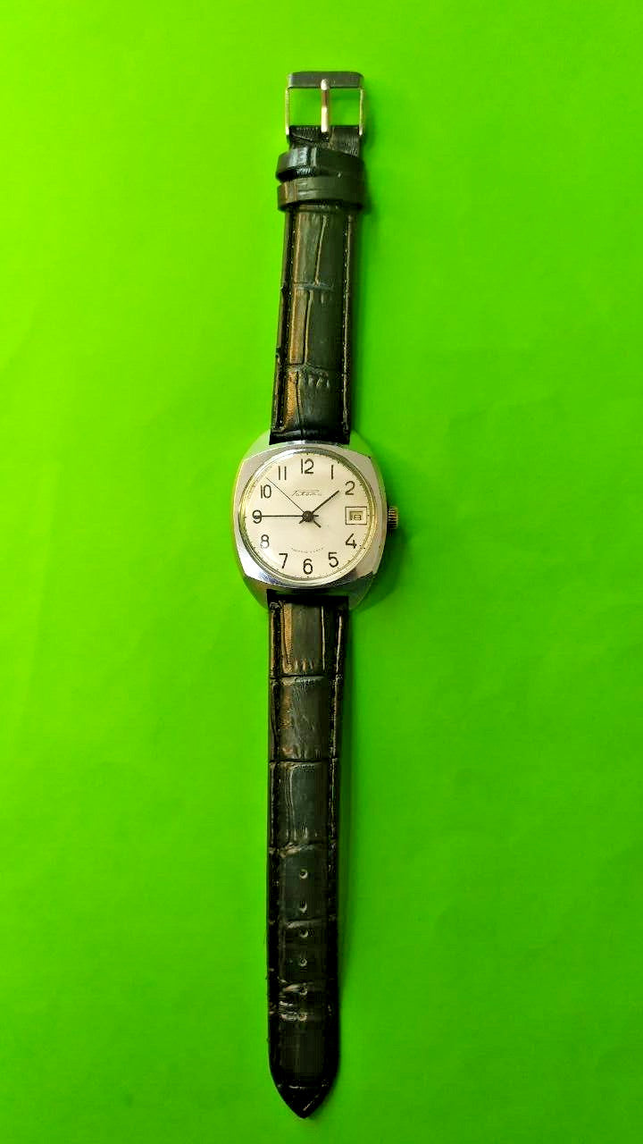 Raketa watch dial with Arabic numerals and date at 3 o'clock
