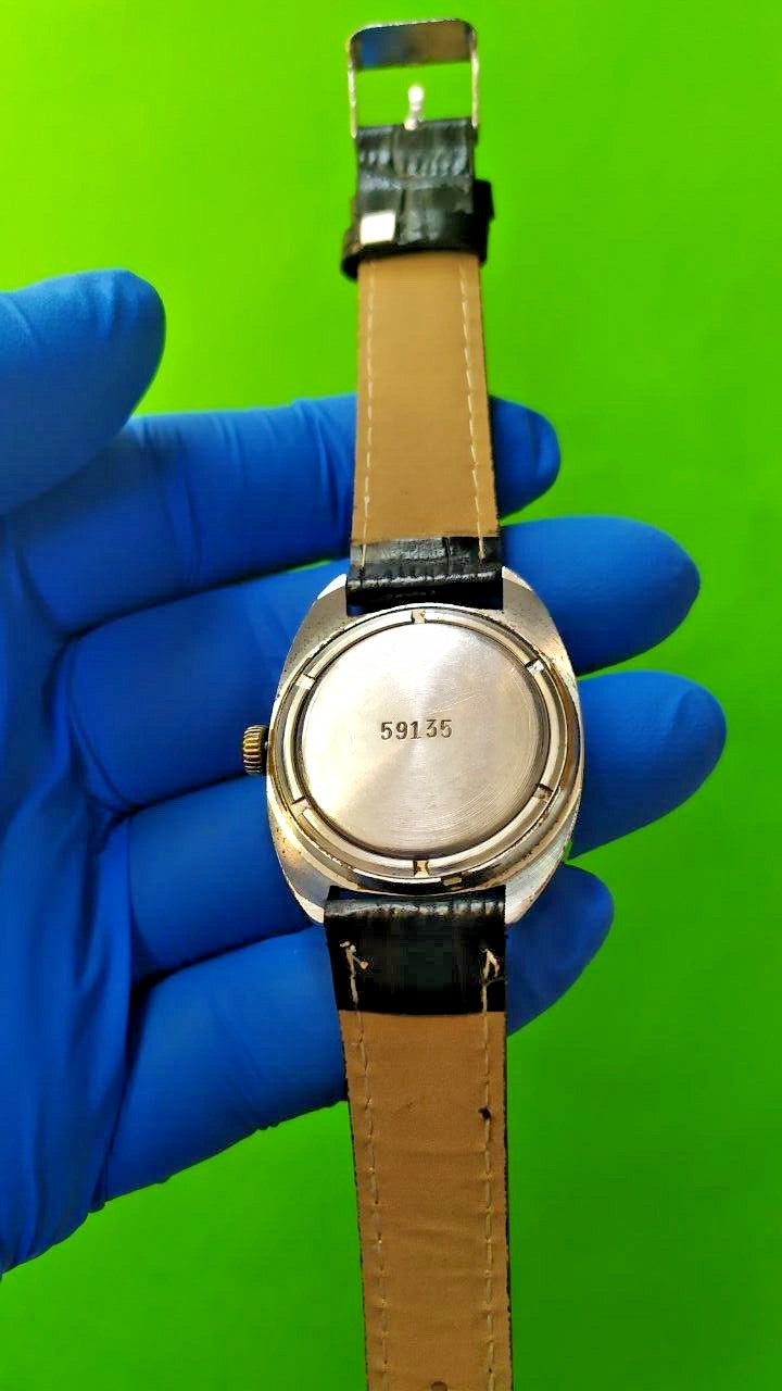 Raketa watch dial with Arabic numerals and date at 3 o'clock – detail 5