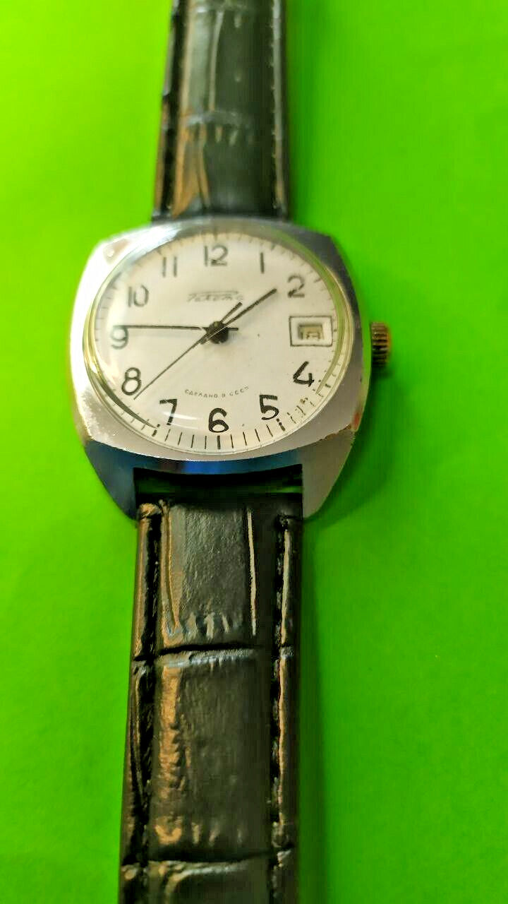 Soviet mechanical men's watch with chrome-plated cushion case – detail 6