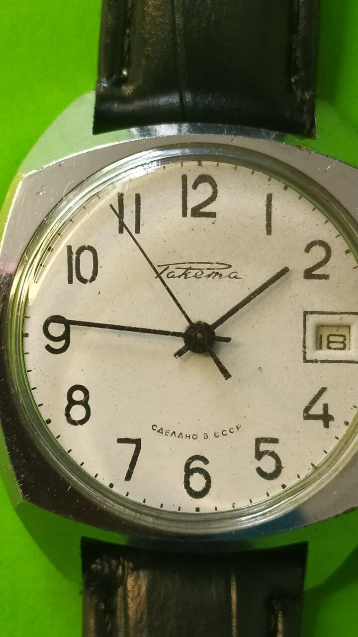 Raketa watch dial with Arabic numerals and date at 3 o'clock – detail 8