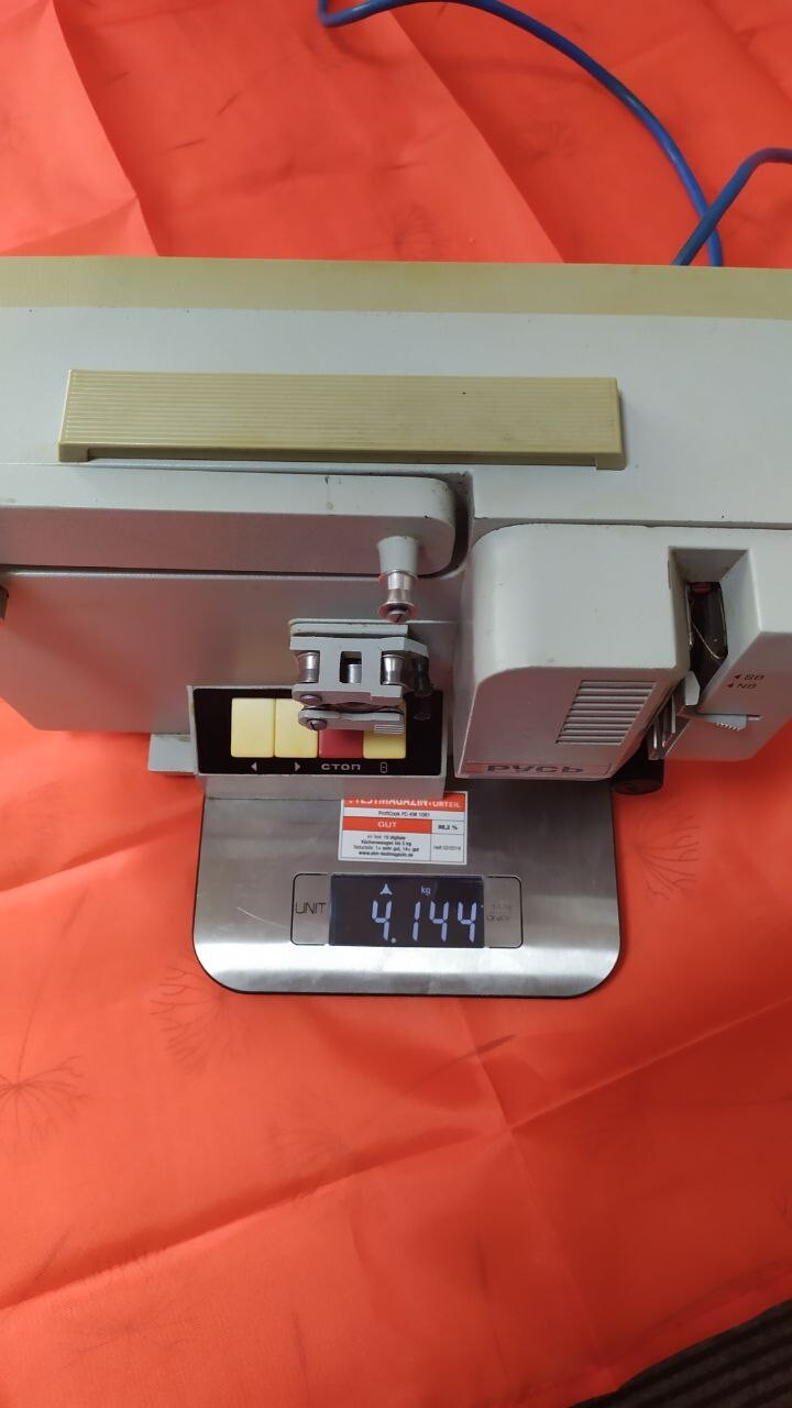 Rus projector serial number 8942147 on the body – detail 7