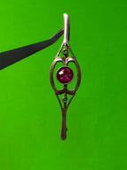 Vintage women's jewelry brooch with ruby in silver setting – detail 13