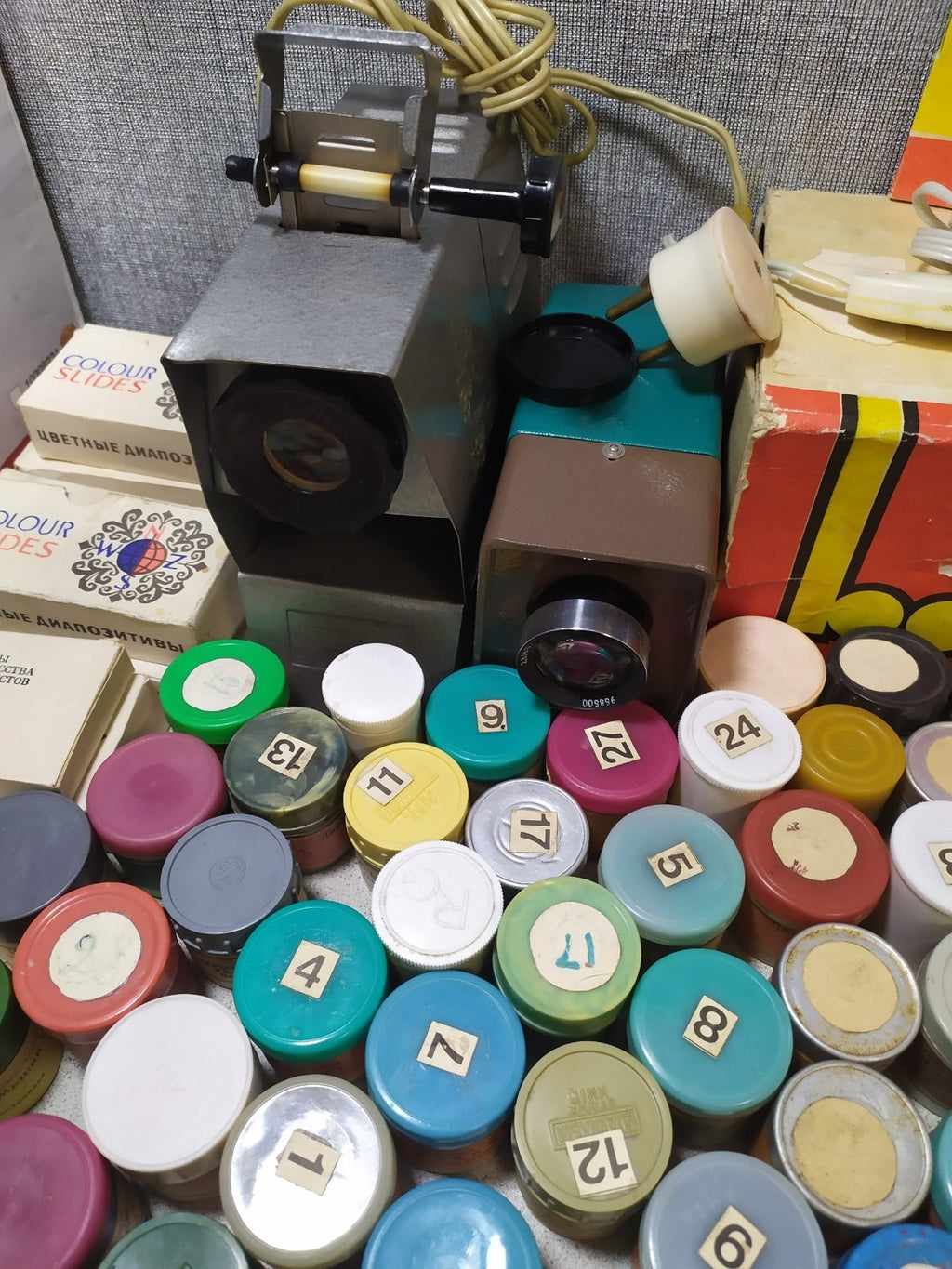USSR Diaprojektor Etude & FED Filmscope Projector Lot 90 Filmstrips 12 Slide...