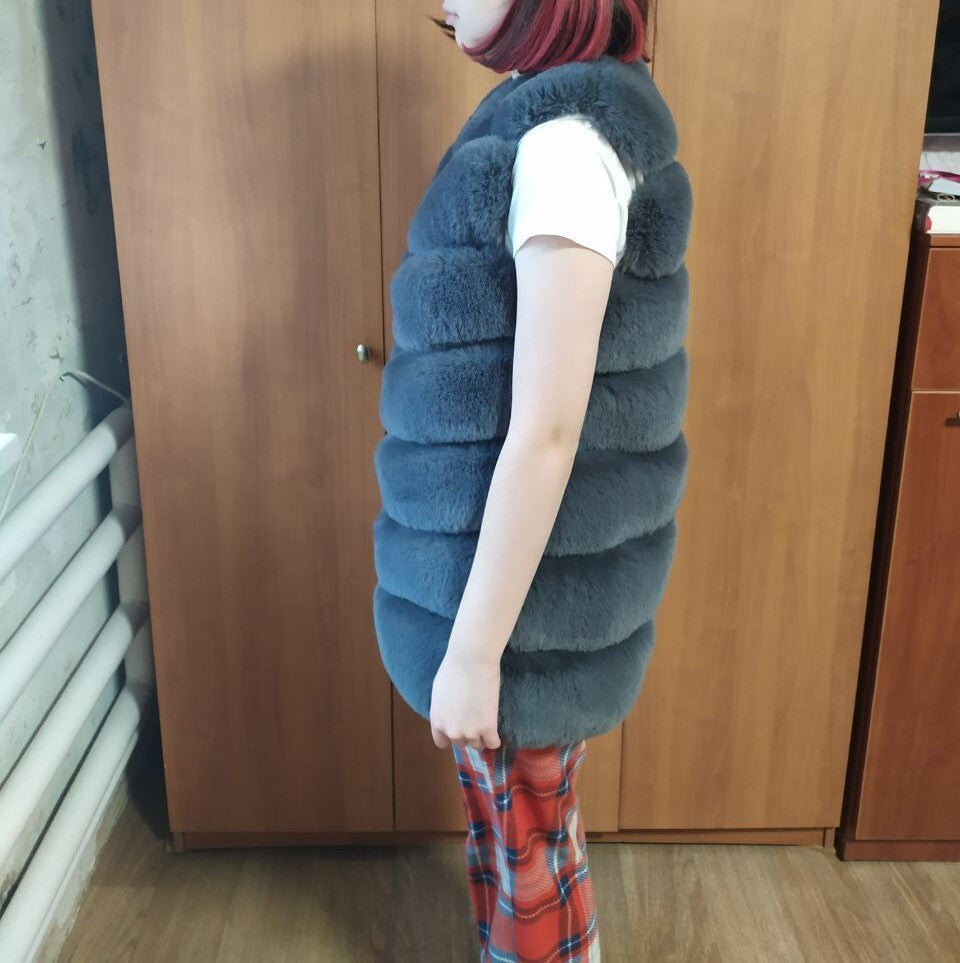 Elegant Faux Fur Vest - Stylish Tiered Design - Graphite Grey