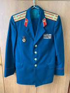 Back of Soviet officer tunic showing wear on the sleeve – detail 7
