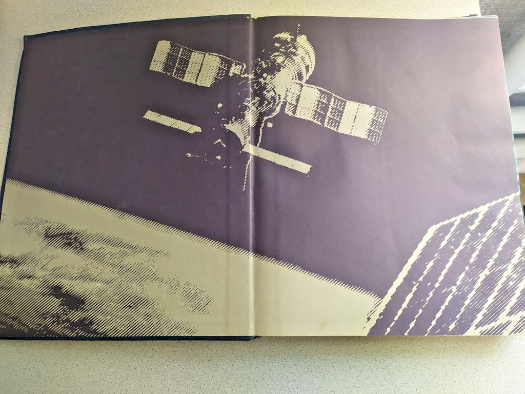 RARE USSR Space Program Encyclopedia "Cosmonautics USSR" - Huge Illustrated Book