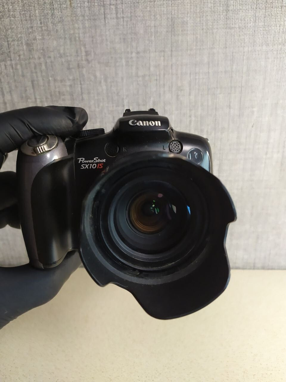Canon Power Shot SX10 IS 20x Optical Zoom 10.0MP Digital Camera Black