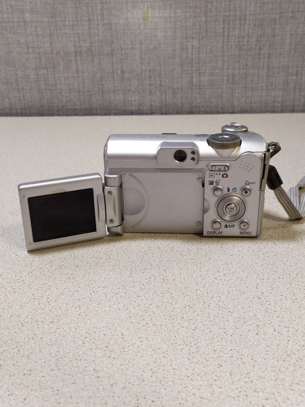 Canon PowerShot A610 5.0MP Digital Camera - WORKING, BUT LENS BARRIER STICKS
