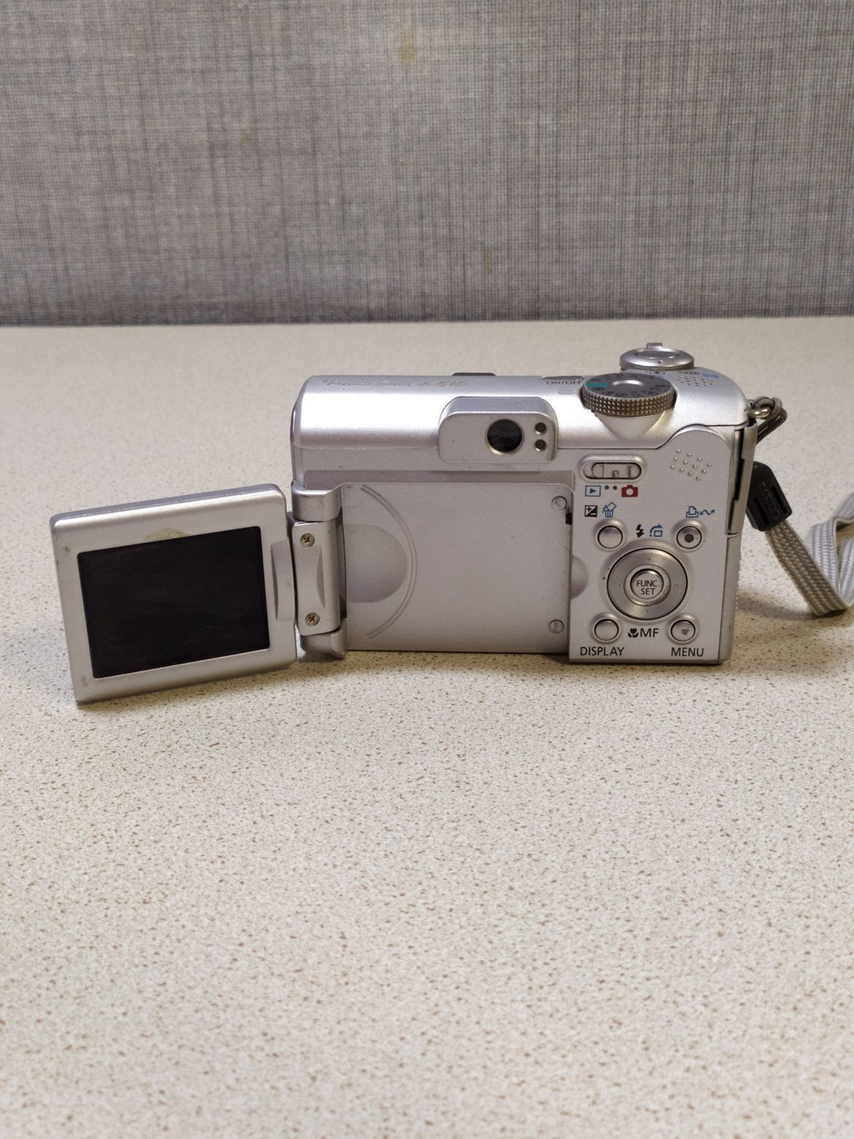 Canon PowerShot A610 5.0MP Digital Camera - WORKING, BUT LENS BARRIER STICKS