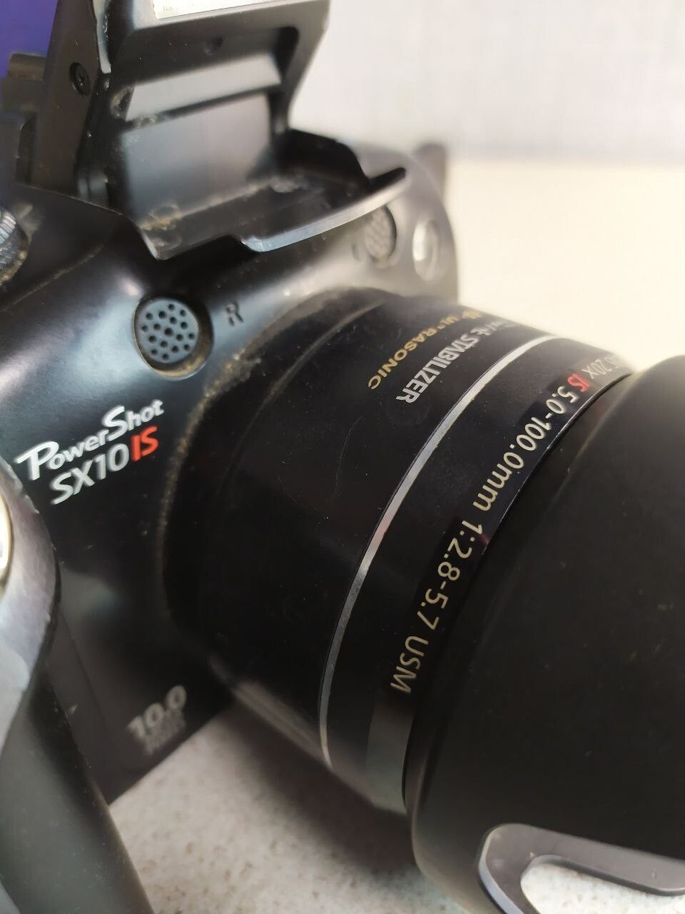 Canon Power Shot SX10 IS 20x Optical Zoom 10.0MP Digital Camera Black