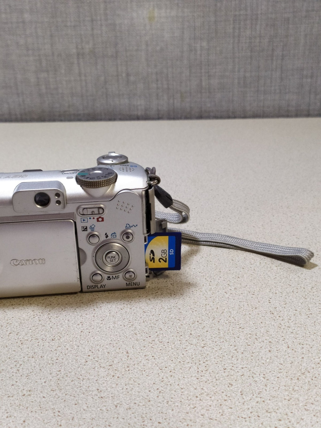Canon PowerShot A610 5.0MP Digital Camera - WORKING, BUT LENS BARRIER STICKS