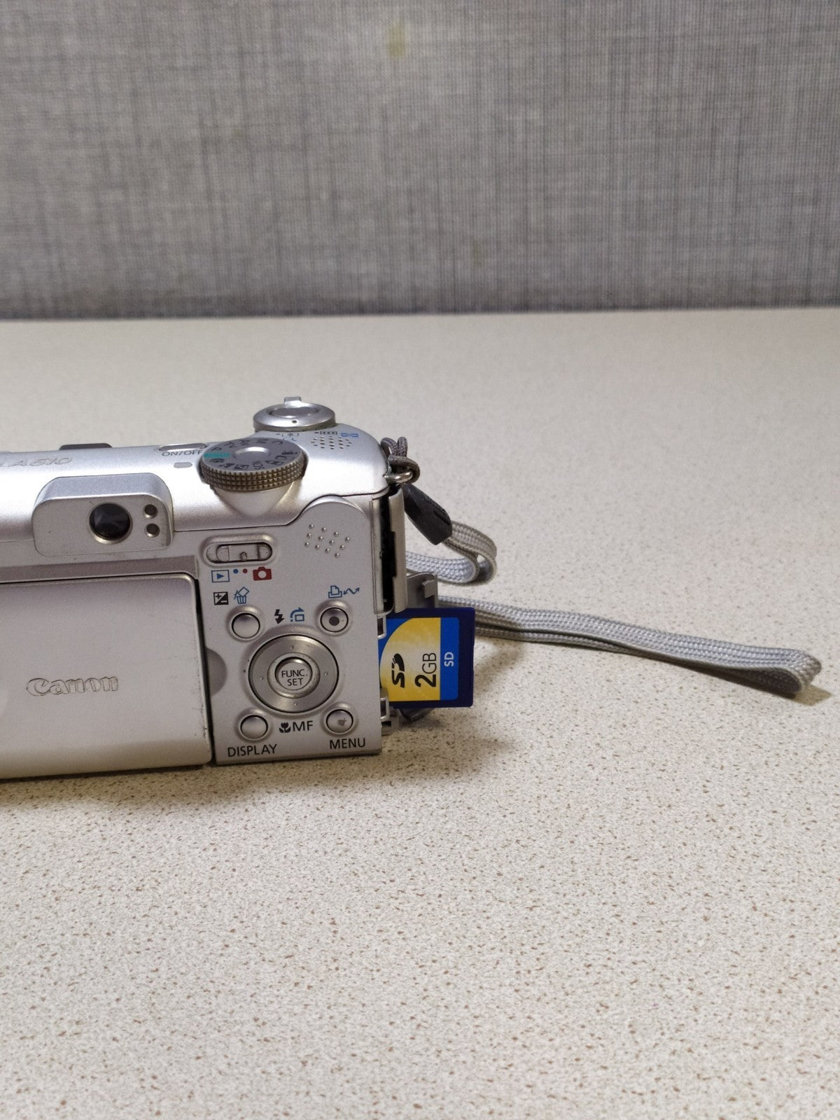 Canon PowerShot A610 5.0MP Digital Camera - WORKING, BUT LENS BARRIER STICKS