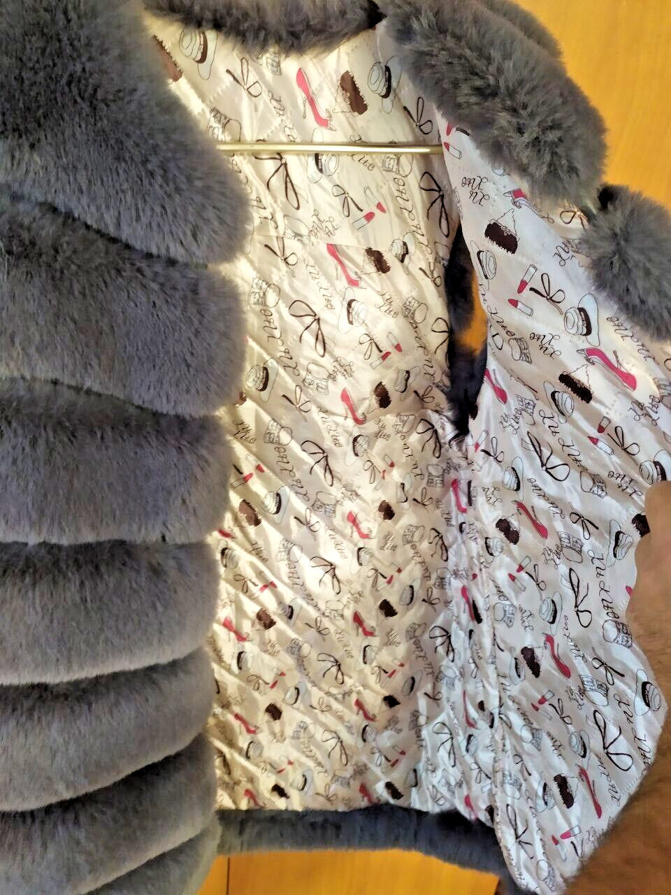 Elegant Faux Fur Vest - Stylish Tiered Design - Graphite Grey