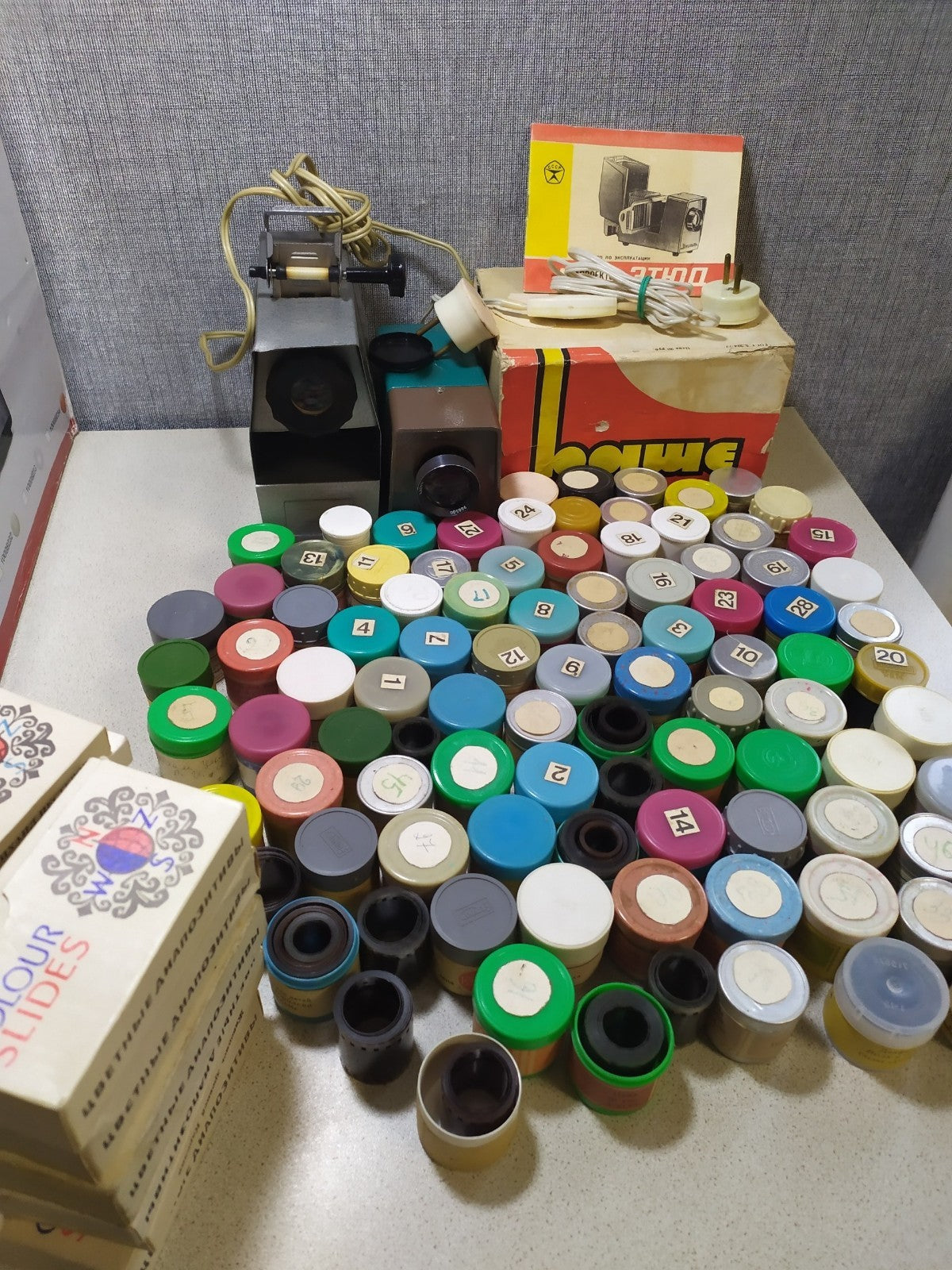 USSR Diaprojektor Etude & FED Filmscope Projector Lot 90 Filmstrips 12 Slide...