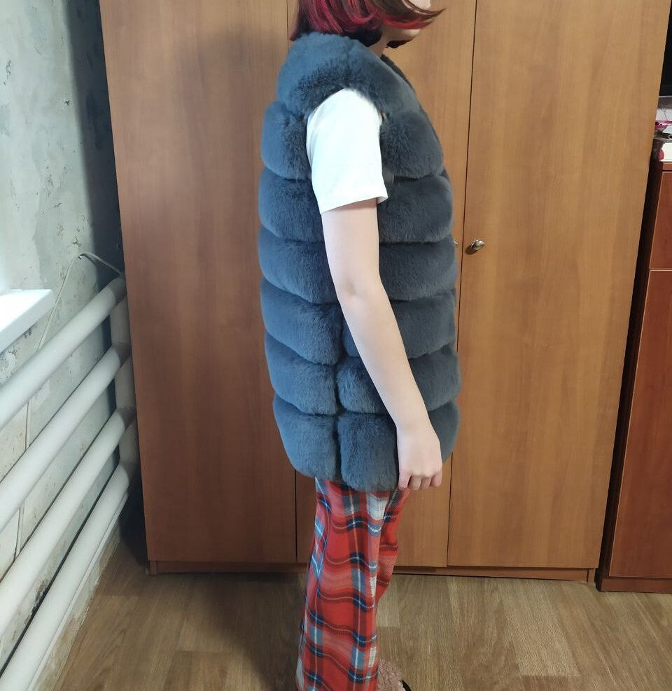 Elegant Faux Fur Vest - Stylish Tiered Design - Graphite Grey