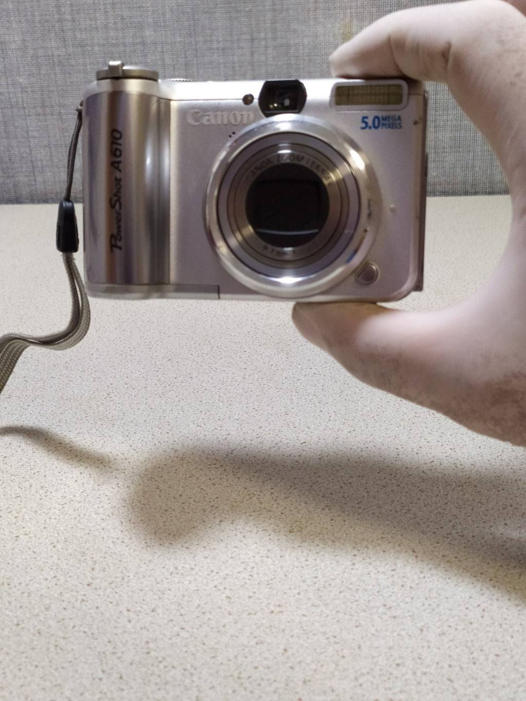Canon PowerShot A610 5.0MP Digital Camera - WORKING, BUT LENS BARRIER STICKS