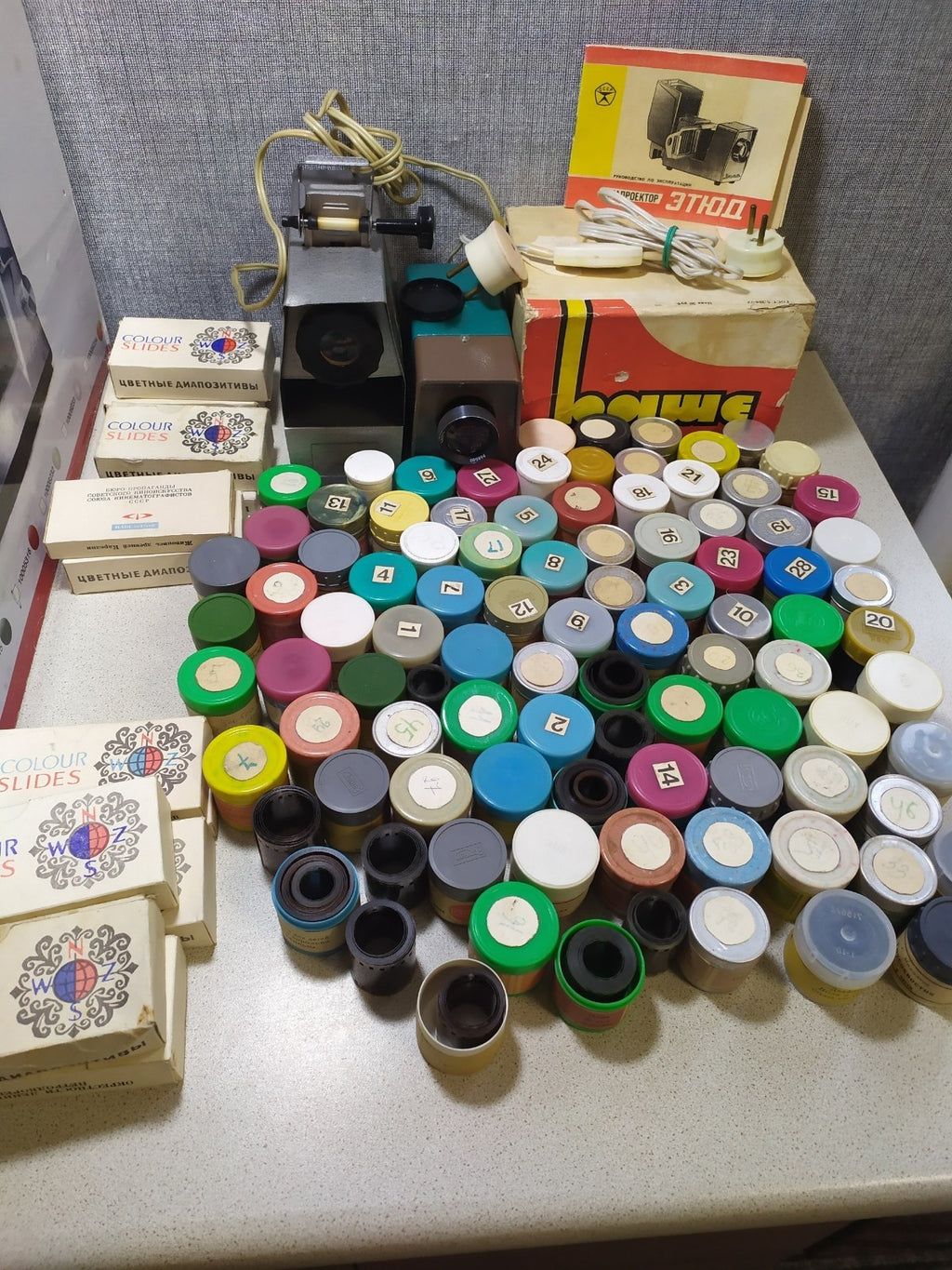 USSR Diaprojektor Etude & FED Filmscope Projector Lot 90 Filmstrips 12 Slide...