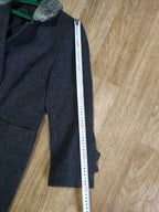 Gold-colored buttons with Ukrainian Trident emblem on general's overcoat – detail 12