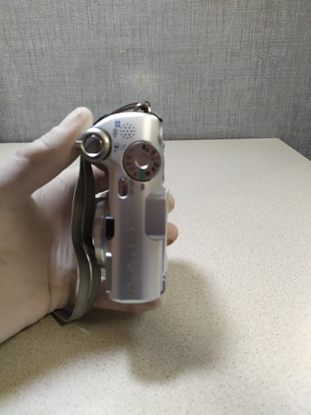 Canon PowerShot A610 5.0MP Digital Camera - WORKING, BUT LENS BARRIER STICKS