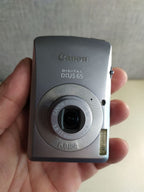 Old Canon digital camera with charger and USB cable – detail 15