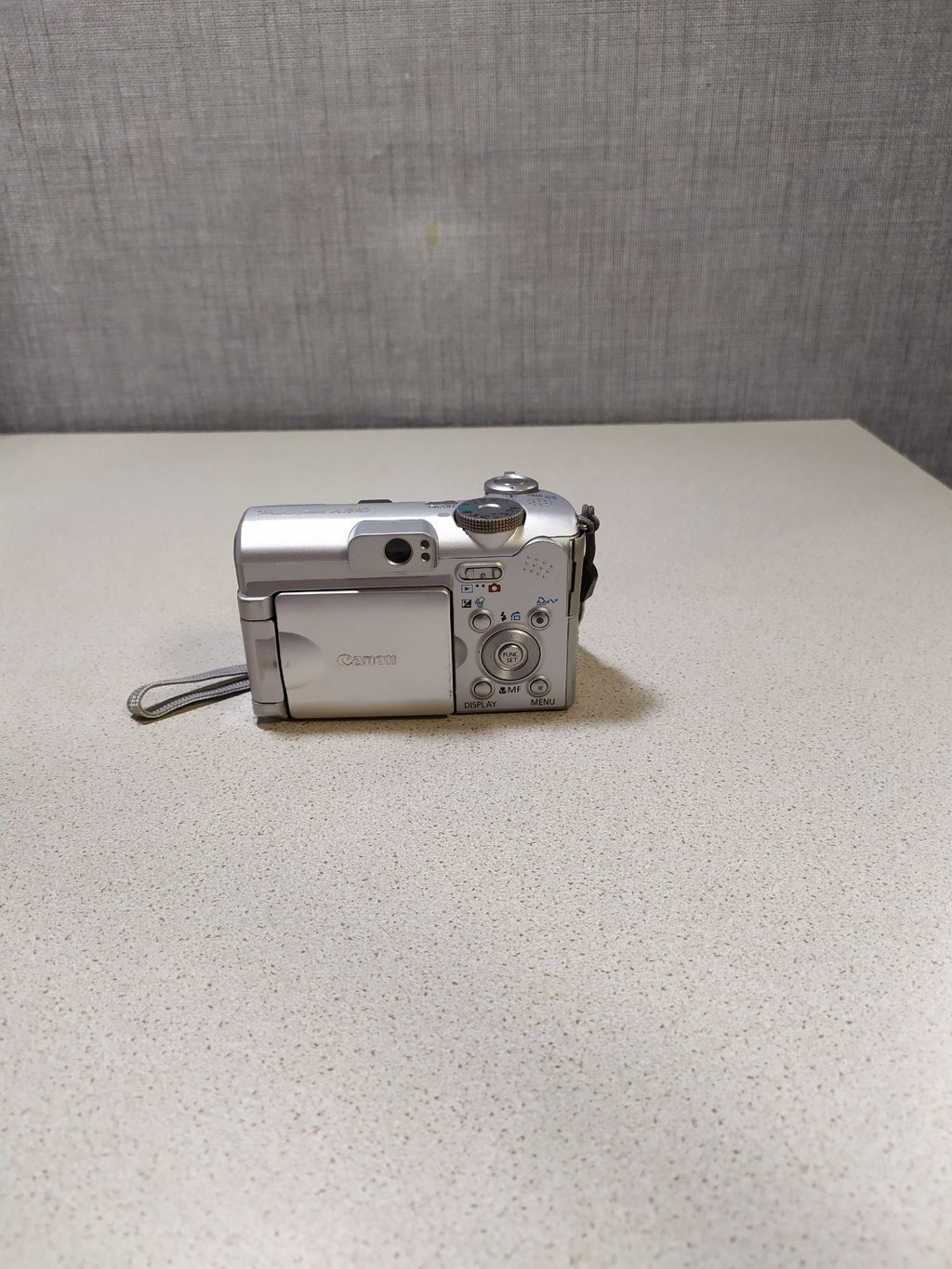 Canon PowerShot A610 5.0MP Digital Camera - WORKING, BUT LENS BARRIER STICKS