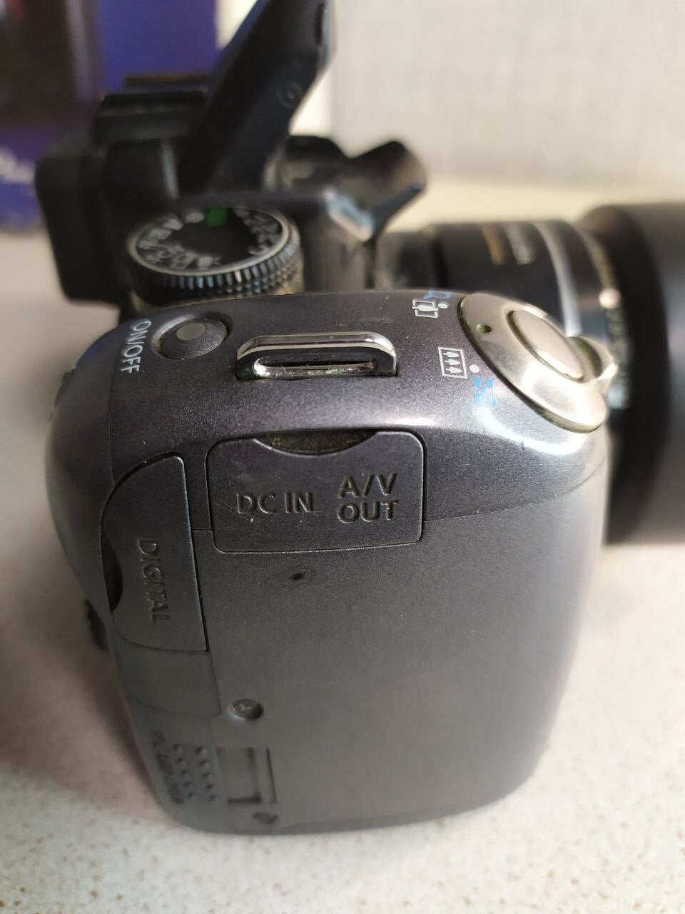 Canon Power Shot SX10 IS 20x Optical Zoom 10.0MP Digital Camera Black