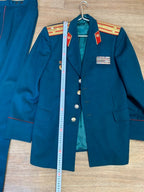 Colonel's shoulder straps on a green Soviet tunic – detail 12