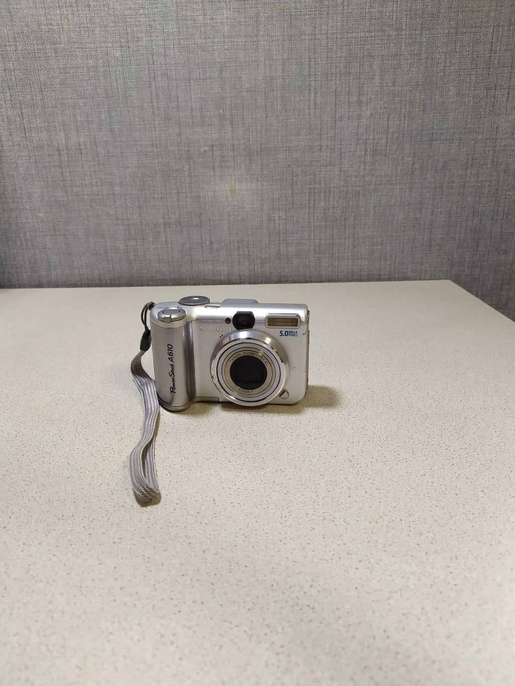 Canon PowerShot A610 5.0MP Digital Camera - WORKING, BUT LENS BARRIER STICKS
