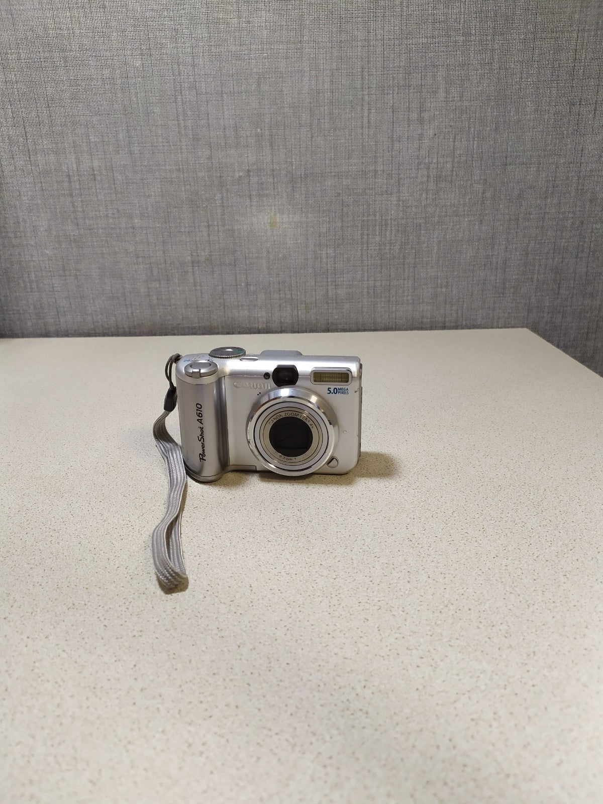 Canon PowerShot A610 5.0MP Digital Camera - WORKING, BUT LENS BARRIER STICKS