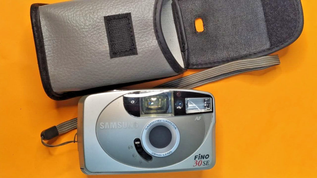 Silver Samsung 35mm film camera with built-in flash – detail 6